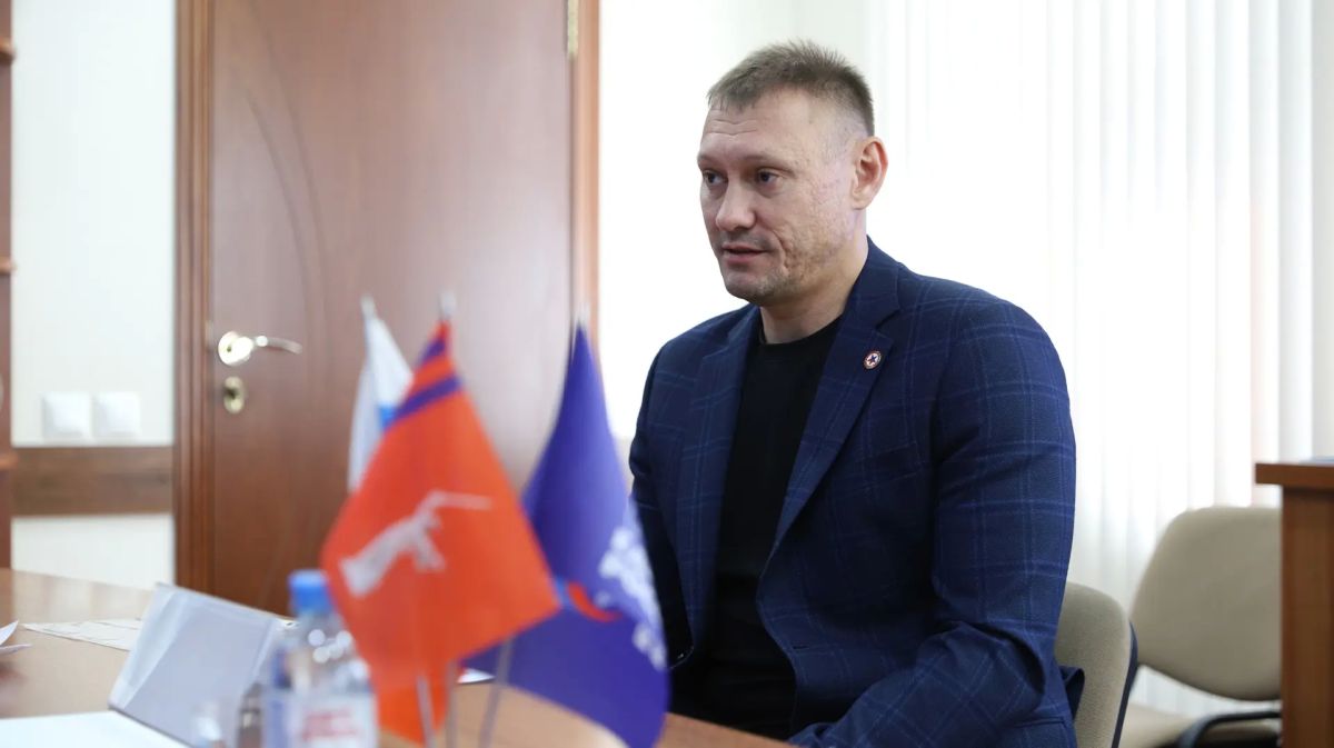 Сегодня председатель Волгоградской областной Думы Александр Блошкин провел прием граждан в региональной общественной приемной председателя партии «Единая Россия» Д.А.Медведева Сегодня председатель Волгоградской областной Думы Александр Блошкин провел прием граждан в региональной общественной приемной председателя партии «Единая Россия» Д.А.Медведева