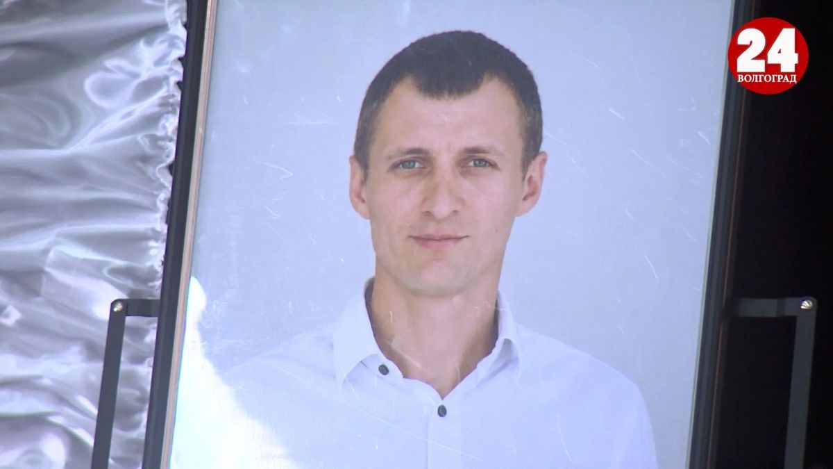В Волгограде простились с многодетным отцом Петром Маликовым, который стал жертвой стрельбы в супермаркете В Волгограде простились с многодетным отцом Петром Маликовым, который стал жертвой стрельбы в супермаркете