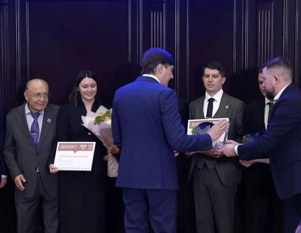 Учитель волгоградской школы «Поколение» Валерия Слинкина вошла в число шести призеров конкурса «Учитель года России» Учитель волгоградской школы «Поколение» Валерия Слинкина вошла в число шести призеров конкурса «Учитель года России»