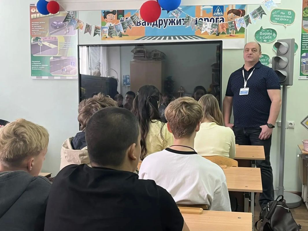 Урок от родителя: в школе № 35 отпраздновали День учителя Урок от родителя: в школе № 35 отпраздновали День учителя