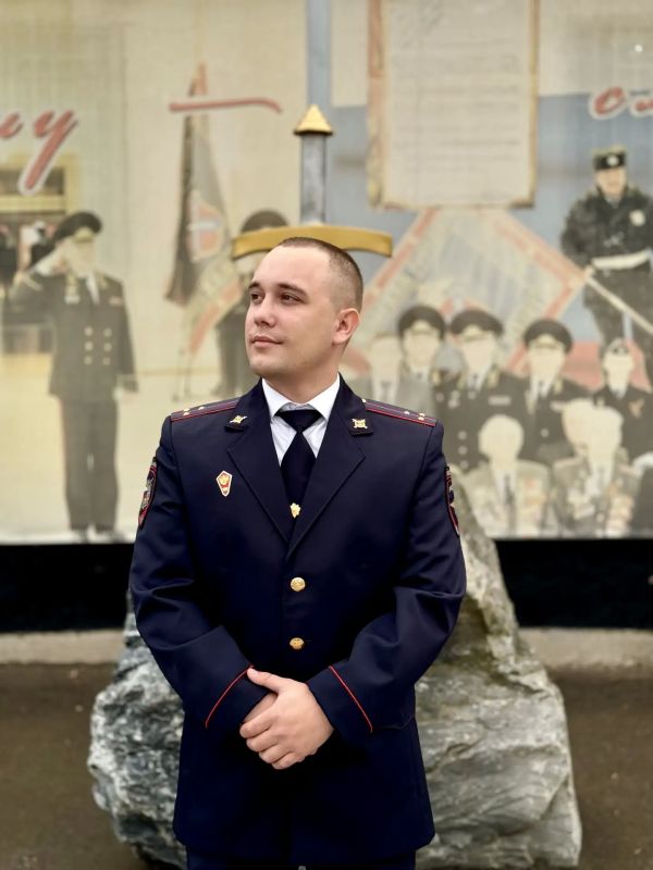 Ловит убийц и меняет лампочки пенсионеркам: старший лейтенант полиции из Волгограда борется за звание «Народного участкового 2026» Ловит убийц и меняет лампочки пенсионеркам: старший лейтенант полиции из Волгограда борется за звание «Народного участкового 2026»