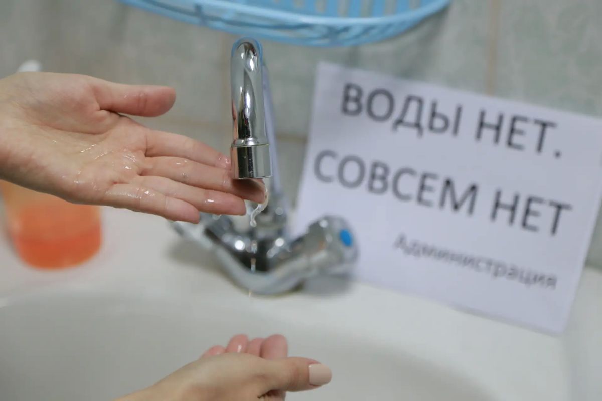 Не забудьте набрать воды!. Отключение воды запланировали в Дзержинском районе Волгограда 3 октября