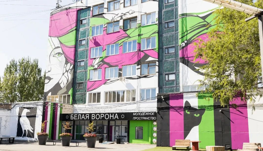 «Белая ворона» и «Гараж» празднуют первый день рождения! «Белая ворона» и «Гараж» празднуют первый день рождения!
