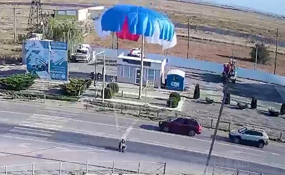 Парашютист приземлился на проезжую часть под Волгоградом