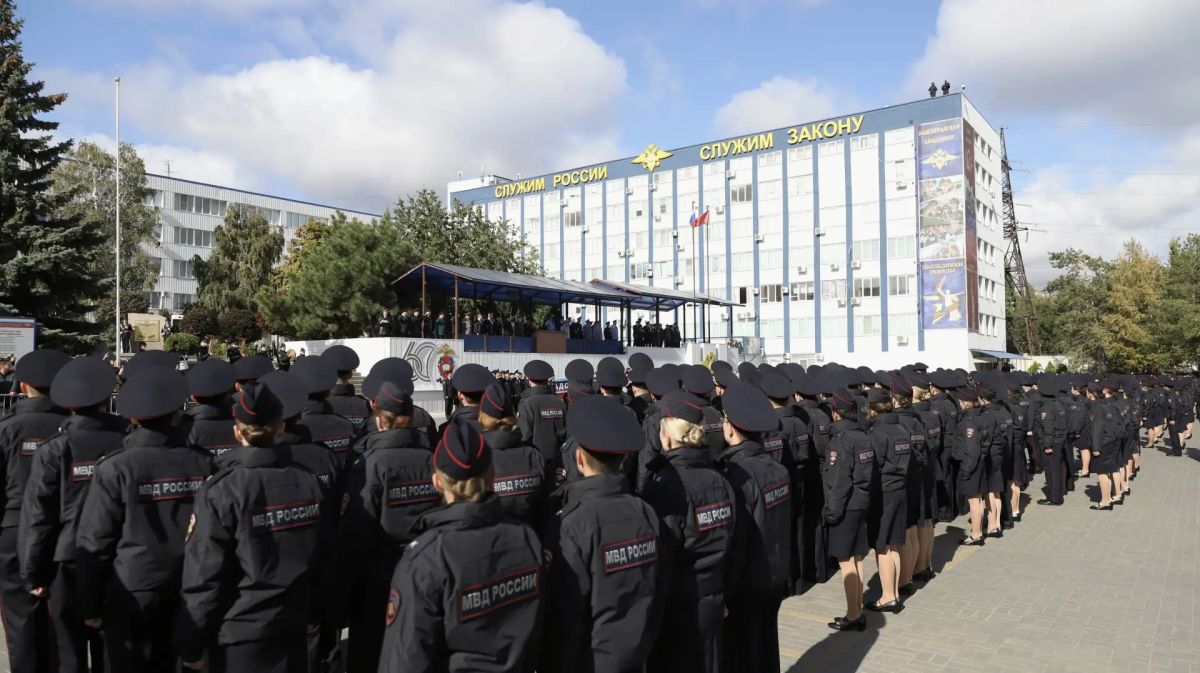 Курсанты Волгоградской академии МВД России и Донецкого филиала присягнули на верность Отчизне Курсанты Волгоградской академии МВД России и Донецкого филиала присягнули на верность Отчизне