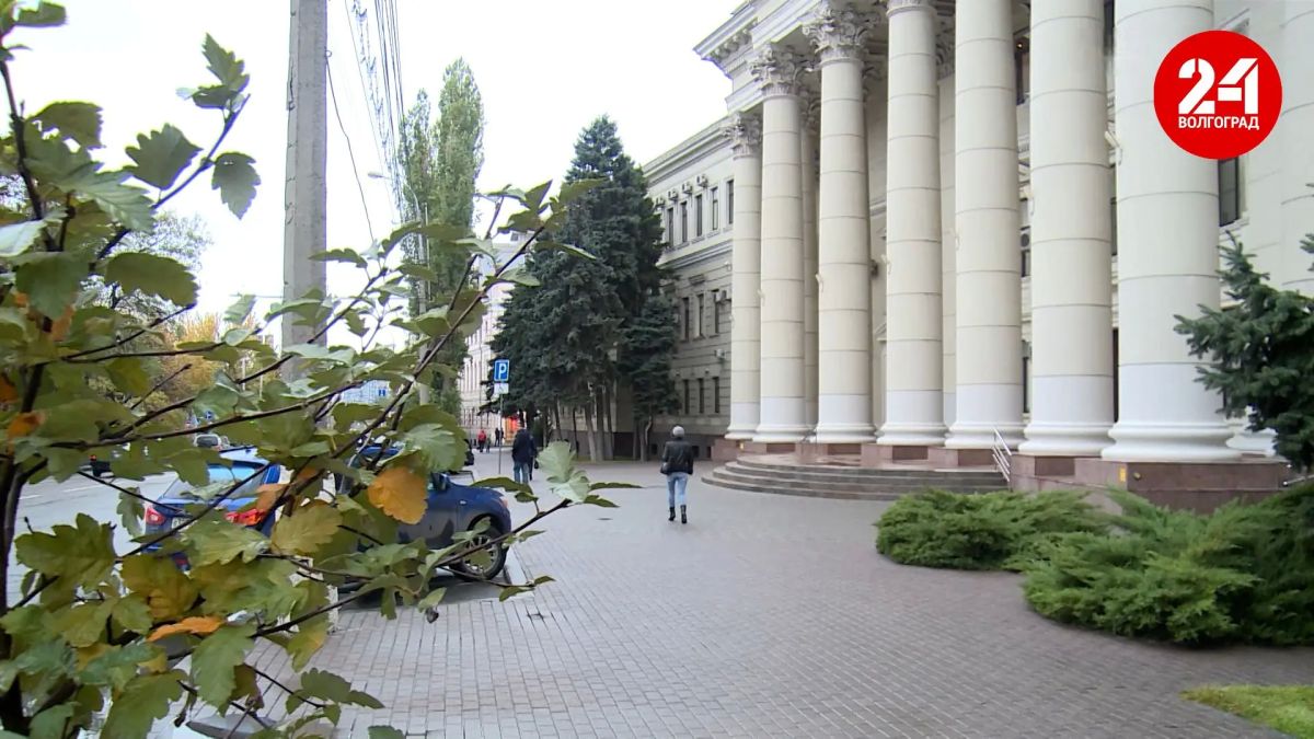 Губернатор Андрей Бочаров поздравил ректора ВГСПУ Александра Короткова, а в его лице всех педагогов Волгоградской области с Днем учителя