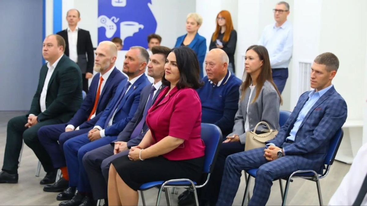 На площадке Штаба общественной поддержки «Единой России» состоялось торжественное награждение молодых спортсменов, которые достойно представили город-герой Волгоград на соревнованиях Первенства мира по спортивной акробатике... На площадке Штаба общественной поддержки «Единой России» состоялось торжественное награждение молодых спортсменов, которые достойно представили город-герой Волгоград на соревнованиях Первенства мира по спортивной акробатике...
