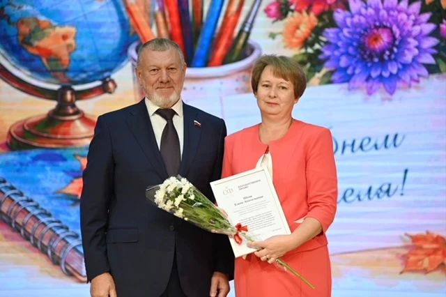 В Урюпинске состоялось награждение победителей ежегодного конкурса среди педагогических работников образовательных учреждений на премию сенатора РФ Сергея Горнякова В Урюпинске состоялось награждение победителей ежегодного конкурса среди педагогических работников образовательных учреждений на премию сенатора РФ Сергея Горнякова
