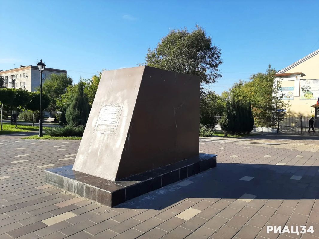 Бетон и ныне там: что установят вместо копии скульптуры Вучетича в Дзержинском районе Волгограда?