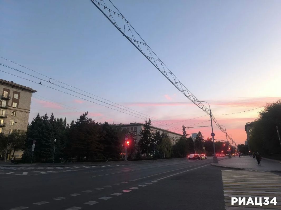 Нежный закат в розовых тонах показывает сегодня Небесная канцелярия Нежный закат в розовых тонах показывает сегодня Небесная канцелярия