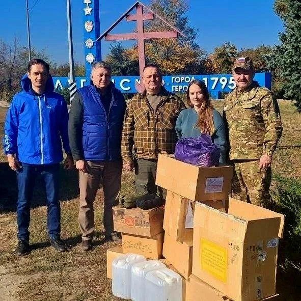 Председатель совета депутатов Луганска Сергей Цемкало и депутат городского совета Егор Бабкин передали гуманитарную помощь бойцам Добровольческого корпуса