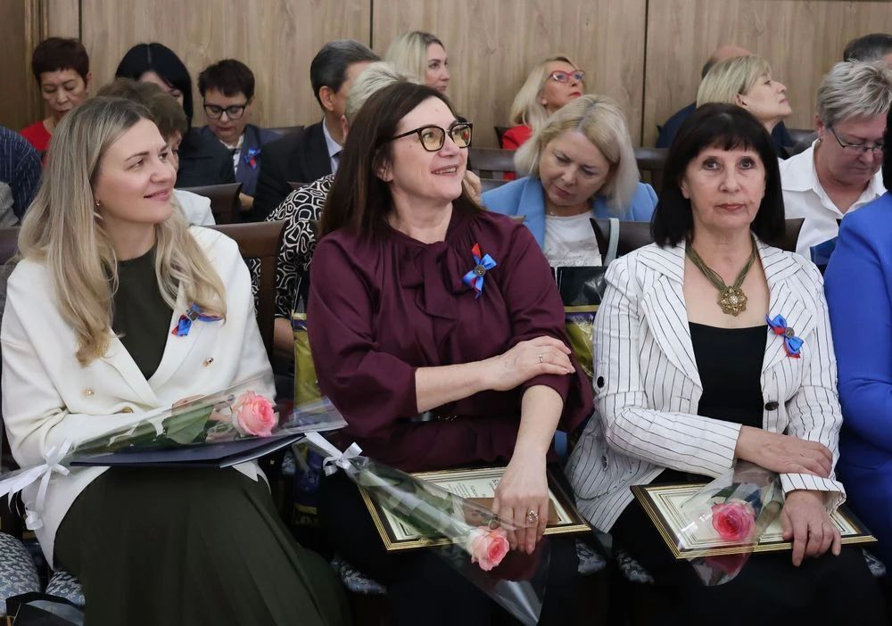Сегодня ДК профсоюзов состоялась торжественная церемония награждения «Славим человека труда!» Сегодня ДК профсоюзов состоялась торжественная церемония награждения «Славим человека труда!»