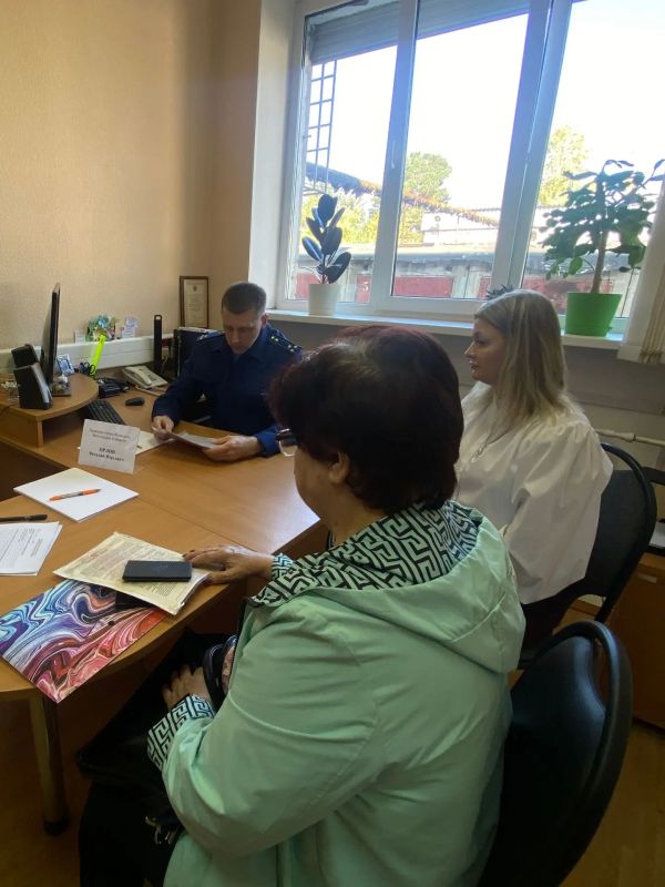 Прокурором города Волжского Волгоградской области Виталием Орловым проведен личный выездной прием граждан в Отделении социальной поддержки населения по городу Волжскому ГКУ "Единый центр социальной поддержки населения... Прокурором города Волжского Волгоградской области Виталием Орловым проведен личный выездной прием граждан в Отделении социальной поддержки населения по городу Волжскому ГКУ "Единый центр социальной поддержки населения...
