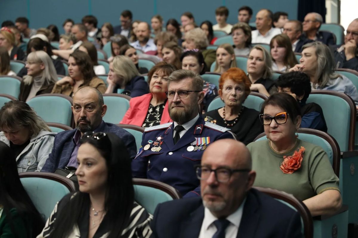 Торжественное награждение победителей окружного этапа Всероссийской общественной премии «Гордость нации» в Южном федеральном округе состоялось накануне вечером на площадке Волгоградского театра юного зрителя Торжественное награждение победителей окружного этапа Всероссийской общественной премии «Гордость нации» в Южном федеральном округе состоялось накануне вечером на площадке Волгоградского театра юного зрителя