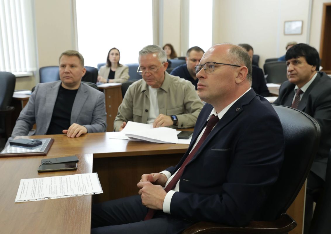 В Волгограде продолжается подготовка к очередному заседанию городской Думы: депутаты обсуждают проекты решений в комитетах В Волгограде продолжается подготовка к очередному заседанию городской Думы: депутаты обсуждают проекты решений в комитетах