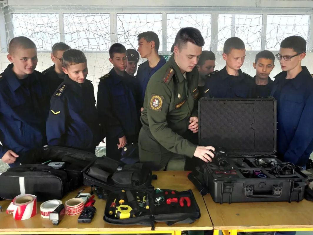 Волгоградские кадеты попробовали себя в роли следователей-криминалистов Волгоградские кадеты попробовали себя в роли следователей-криминалистов