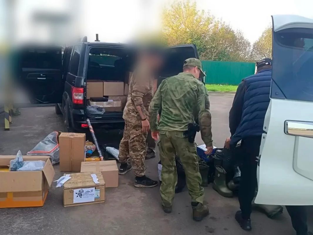 Депутат регпарламента, участник СВО Александр Нелепин и представители Краснооктябрьского районного Совета ветеранов войны, труда, Вооруженных сил и правоохранительных органов передали очередную партию гуманитарного груза для... Депутат регпарламента, участник СВО Александр Нелепин и представители Краснооктябрьского районного Совета ветеранов войны, труда, Вооруженных сил и правоохранительных органов передали очередную партию гуманитарного груза для...