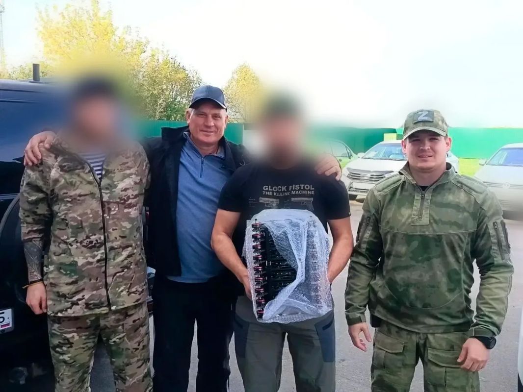 Депутат регпарламента, участник СВО Александр Нелепин и представители Краснооктябрьского районного Совета ветеранов войны, труда, Вооруженных сил и правоохранительных органов передали очередную партию гуманитарного груза для...