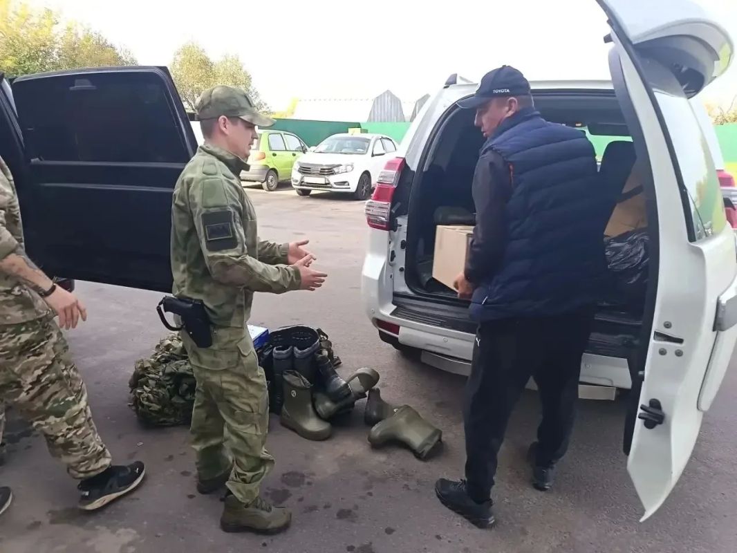 Депутат регпарламента, участник СВО Александр Нелепин и представители Краснооктябрьского районного Совета ветеранов войны, труда, Вооруженных сил и правоохранительных органов передали очередную партию гуманитарного груза для... Депутат регпарламента, участник СВО Александр Нелепин и представители Краснооктябрьского районного Совета ветеранов войны, труда, Вооруженных сил и правоохранительных органов передали очередную партию гуманитарного груза для...