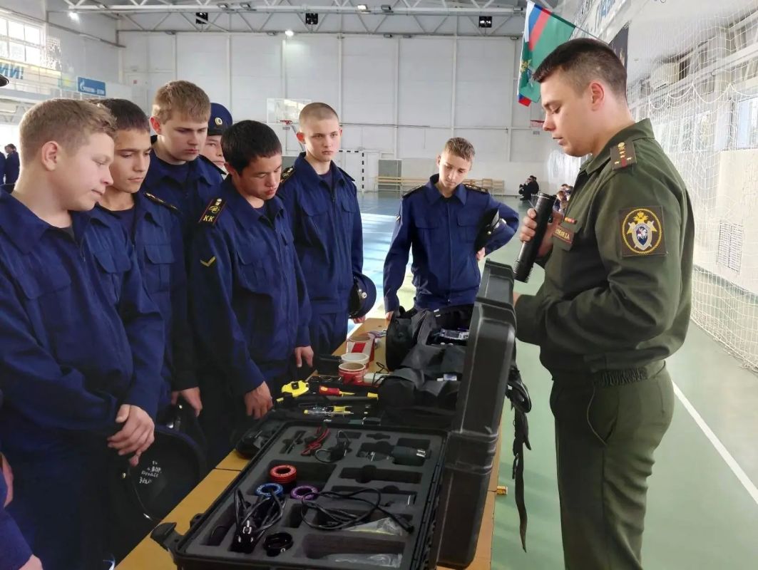 Волгоградские кадеты попробовали себя в роли следователей-криминалистов Волгоградские кадеты попробовали себя в роли следователей-криминалистов