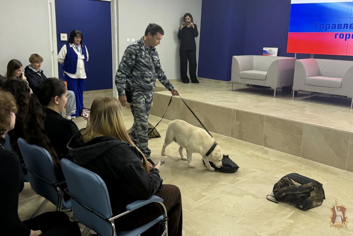 Полицейские провели профориентационную встречу для студентов Полицейские провели профориентационную встречу для студентов