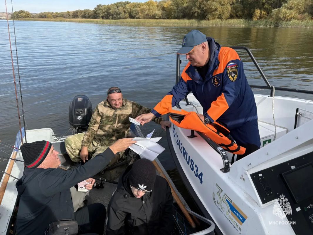 Безопасность на водоемах. Профилактические рейды прошли по массовым местам активного отдыха любителей рыбной ловли в Калачевском, Иловлинском и Фроловском районах Волгоградской области с участием Главного государственного... Безопасность на водоемах. Профилактические рейды прошли по массовым местам активного отдыха любителей рыбной ловли в Калачевском, Иловлинском и Фроловском районах Волгоградской области с участием Главного государственного...