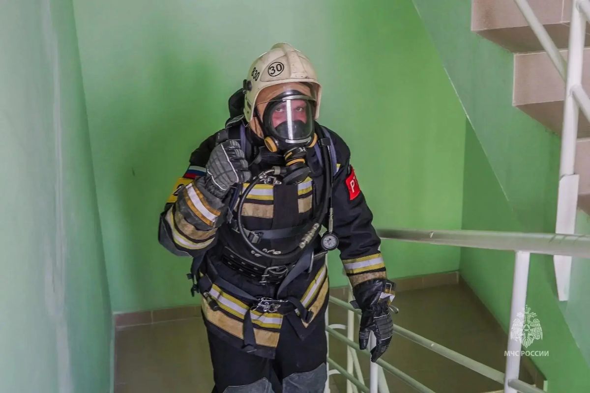 Пожарные покорили небоскреб «Волгоград-Сити» Пожарные покорили небоскреб «Волгоград-Сити»