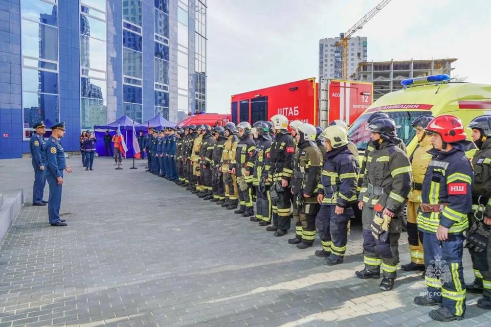 Вертикальный забег прошел в бизнес-центре «Волгоград-Сити», участие в нем приняли более 30 огнеборцев