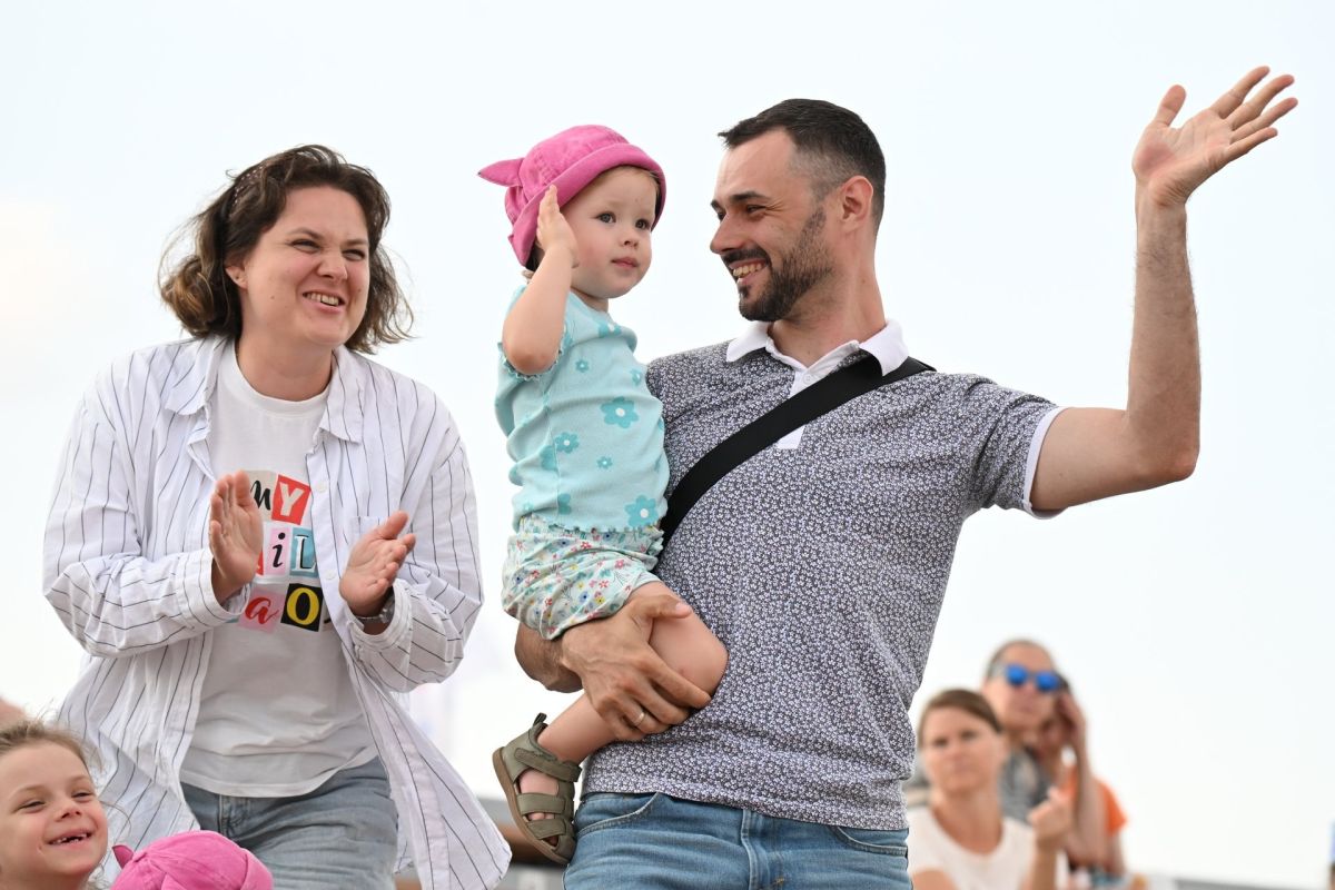 В ноябре работающие родители в Волгоградской области получат пособие по уходу за ребенком до полутора лет раньше установленного срока