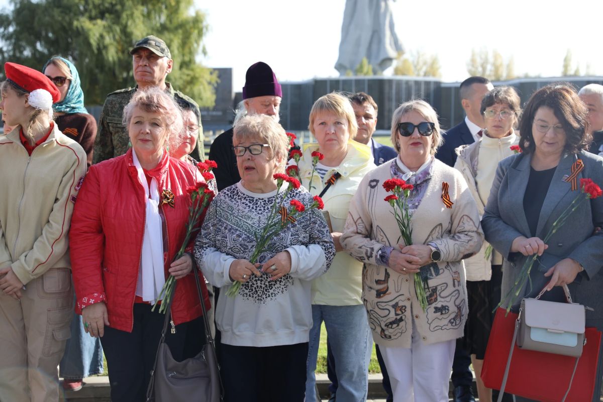 Сегодня на мемориальном кладбище советских воинов на Мамаевом кургане торжественно открыт памятный знак участникам Сталинградской битвы – уроженцам Пермского края Сегодня на мемориальном кладбище советских воинов на Мамаевом кургане торжественно открыт памятный знак участникам Сталинградской битвы – уроженцам Пермского края