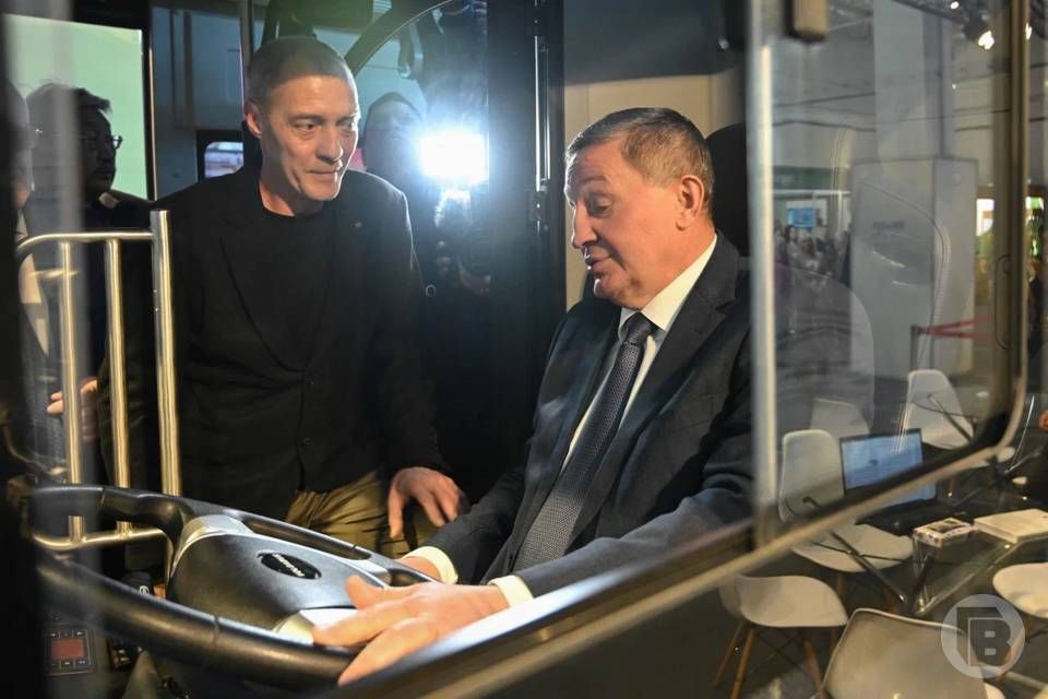 Проектирование современного выставочного комплекса началось в Волгоградской области, заявил губернатор региона Андрей Бочаров на форуме-выставке «Пром-Энерго-Волга 2026» Проектирование современного выставочного комплекса началось в Волгоградской области, заявил губернатор региона Андрей Бочаров на форуме-выставке «Пром-Энерго-Волга 2026»