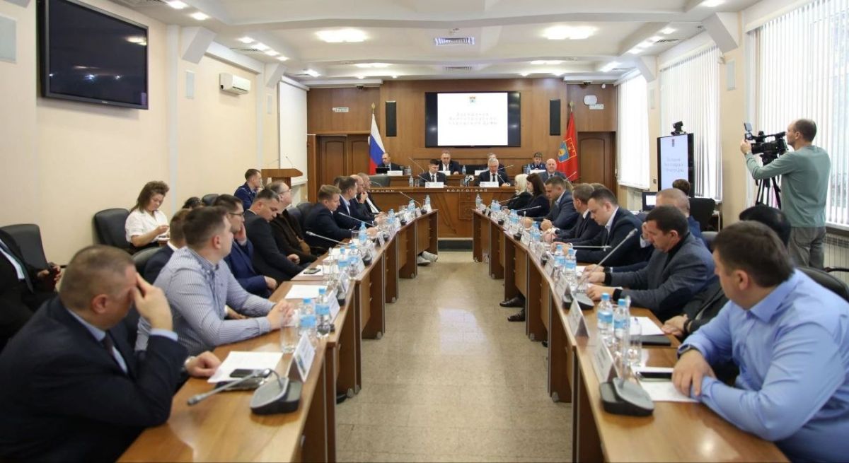 На заседании гордумы депутатским корпусом единогласно поддержан проект решения о присуждении стипендии города-героя Волгограда на 2026-2027 учебный год