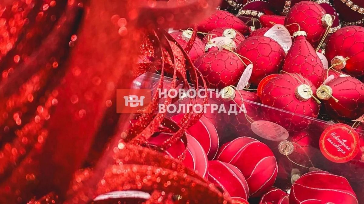 В Волгограде начали продавать новогодние украшения при +20 градусах на улице В Волгограде начали продавать новогодние украшения при +20 градусах на улице