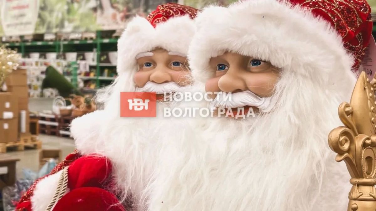 В Волгограде начали продавать новогодние украшения при +20 градусах на улице В Волгограде начали продавать новогодние украшения при +20 градусах на улице