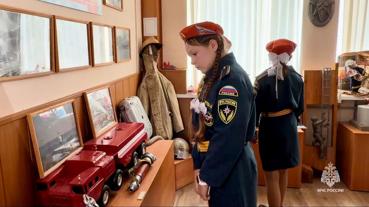 Экскурсия в пожарно-спасательную часть: знакомство с героической профессией Экскурсия в пожарно-спасательную часть: знакомство с героической профессией