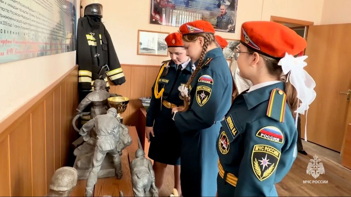 Экскурсия в пожарно-спасательную часть: знакомство с героической профессией Экскурсия в пожарно-спасательную часть: знакомство с героической профессией