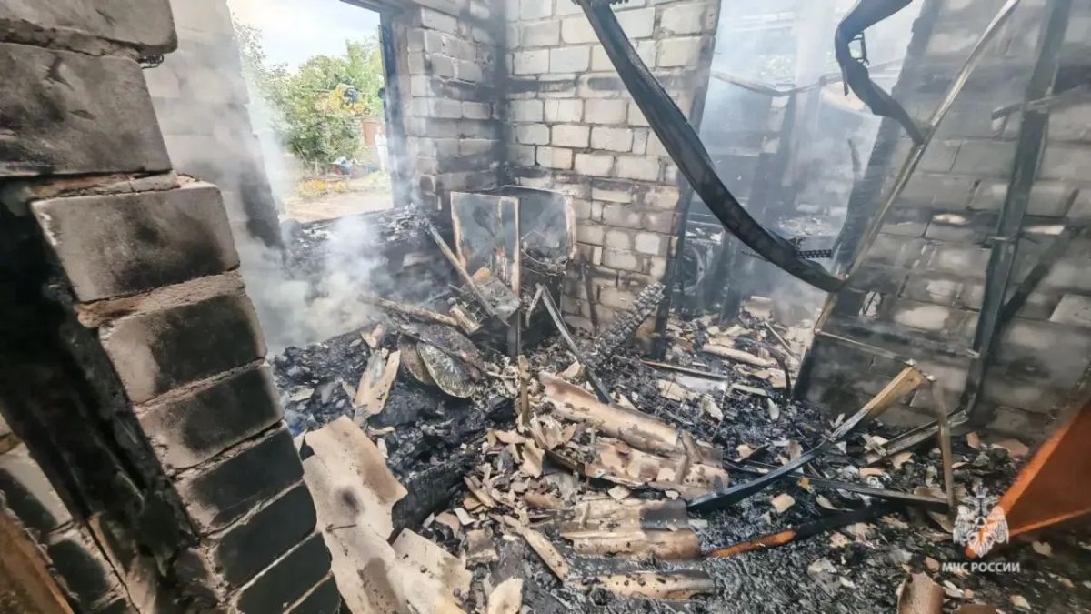 Короткое замыкание в стиральной машине, предварительно, стало причиной пожара в частном доме на площади Белинского в Краснооктябрьском районе Волгограда, сообщает ГУ МЧС России по региону