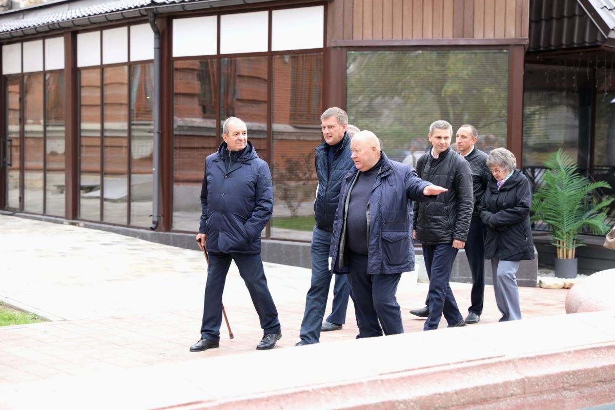 Сквер имени Симбирцева в последние месяцы стал одной из любимых точек притяжения волгоградцев Сквер имени Симбирцева в последние месяцы стал одной из любимых точек притяжения волгоградцев