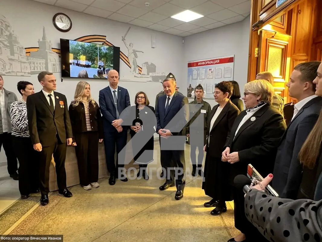 Владимир Путин поддержал предложение проводить финалы «Зарницы 2.0» в Волгоградской области каждый год, сообщил Андрей Бочаров на встрече со школьниками в обновленном помещении Поста № 1