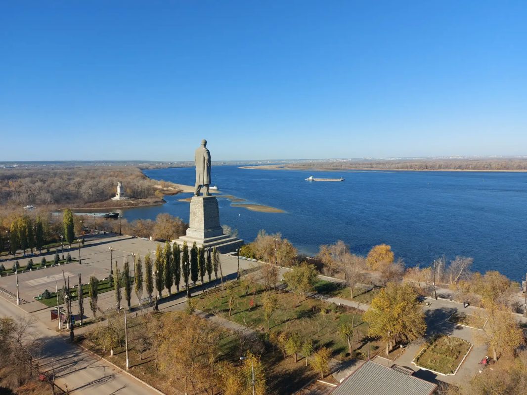 Сталинский ампир и пять морей: на Севастопольской набережной благоустроят более 20 гектаров парковой зоны Сталинский ампир и пять морей: на Севастопольской набережной благоустроят более 20 гектаров парковой зоны
