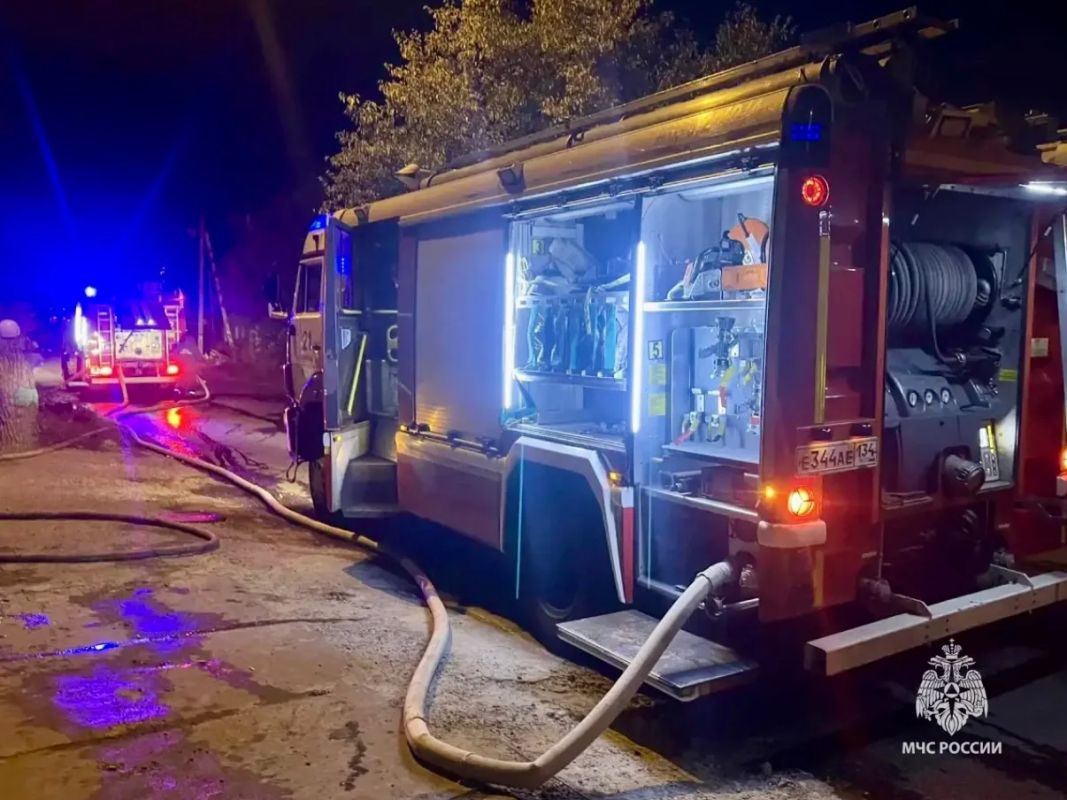 Огнеборцы ликвидировали возгорание Огнеборцы ликвидировали возгорание