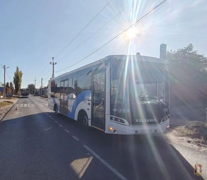 Водитель автобуса сбил женщину на пешеходном переходе в Тракторозаводском районе Волгограда