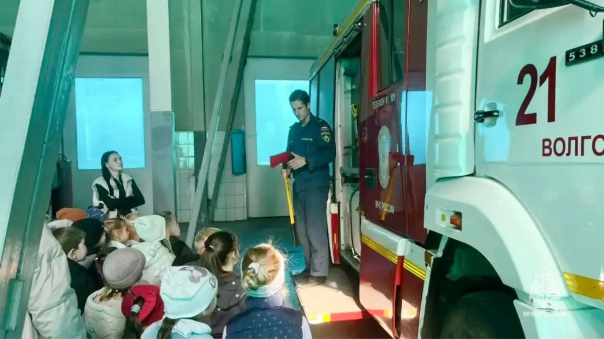 В пожарно-спасательных частях Волгоградской области прошли познавательные экскурсии для юных гостей В пожарно-спасательных частях Волгоградской области прошли познавательные экскурсии для юных гостей