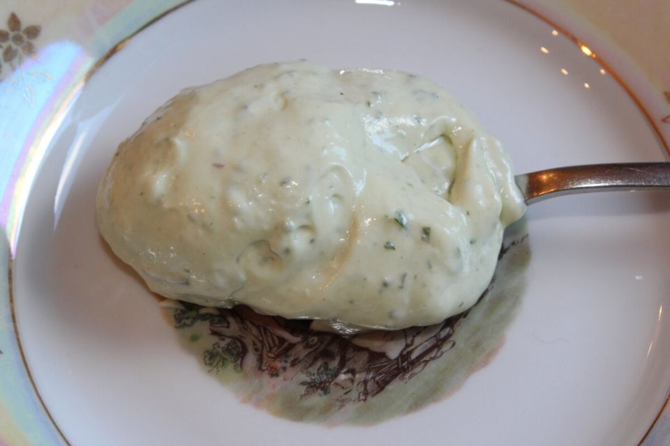 Домашний майонез: секреты приготовления с травами и чесноком