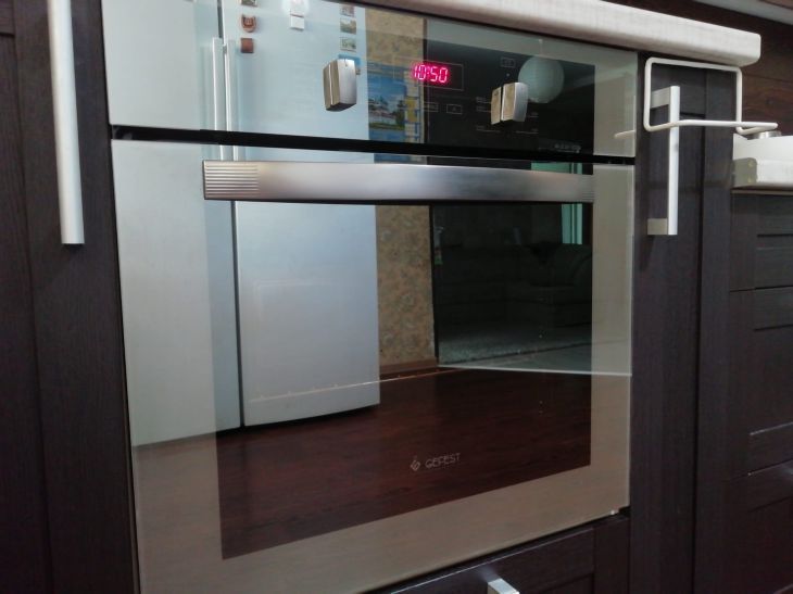 Закуска с сосиками и сыром в духовке, которая станет любимым завтраком: нужно всего 25 минут