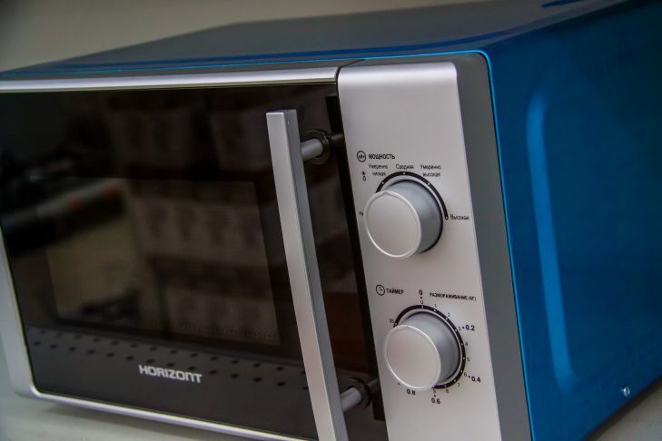 Как убрать запах в микроволновке: лайфхаки