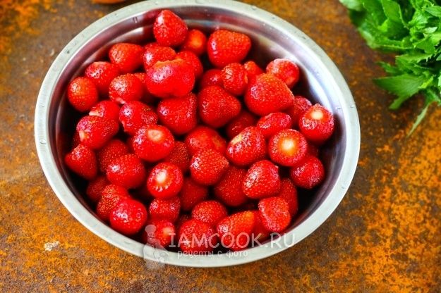 Как вкусная клубника станет запасом на зимние дни: два простых рецепта