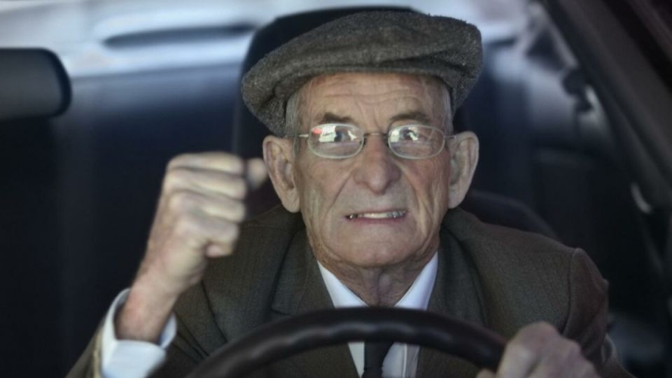 Пожилые водители под угрозой: новые правила могут лишить прав людей старше 60