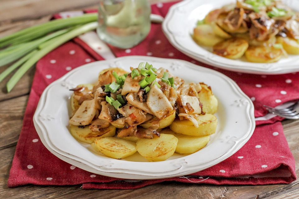 Кальмар с беконом и картошкой: Быстрый и необычный рецепт для гурманов